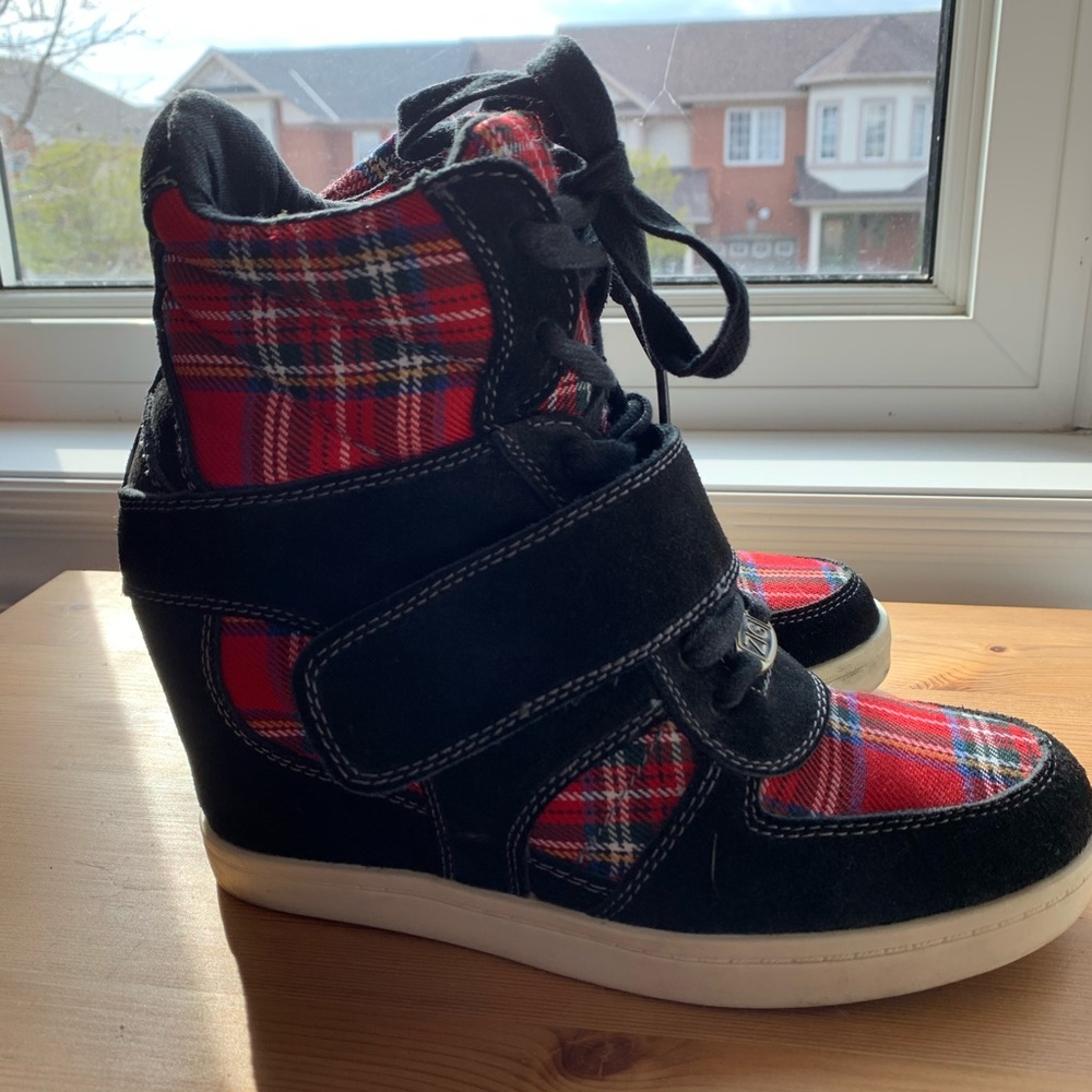 Zigi - High top wedge shoes ❤️🖤